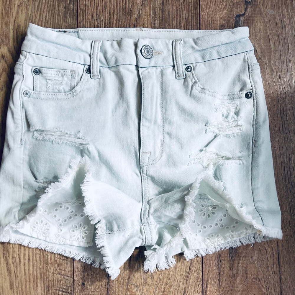 NWOT AMERICAN EAGLE STRETCH FRAYED SHORTS SZ 2